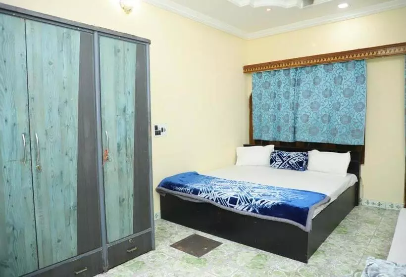 Hotel Nirankar Palace