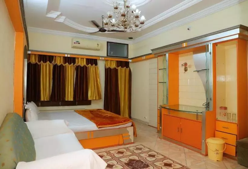 Hotel Nirankar Palace