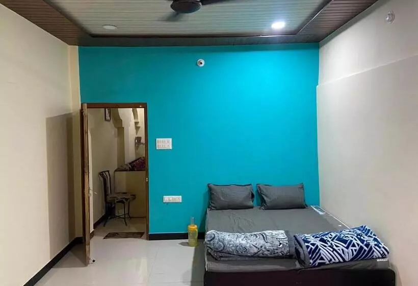 Hotel Nirankar Palace