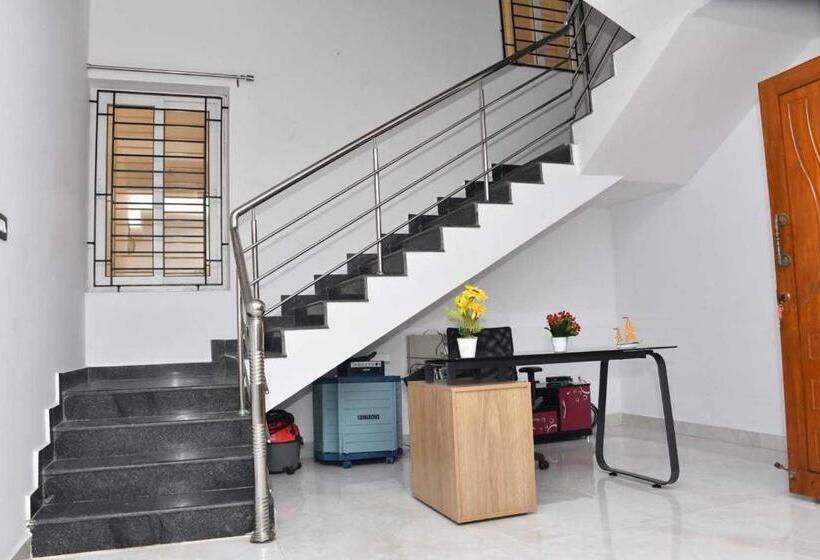 Hotel Oyo Orange Resort Ecr