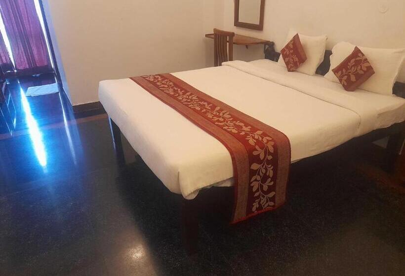 Hotel Oyo Orange Resort Ecr