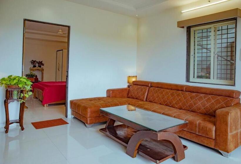 Отель Paras Palace