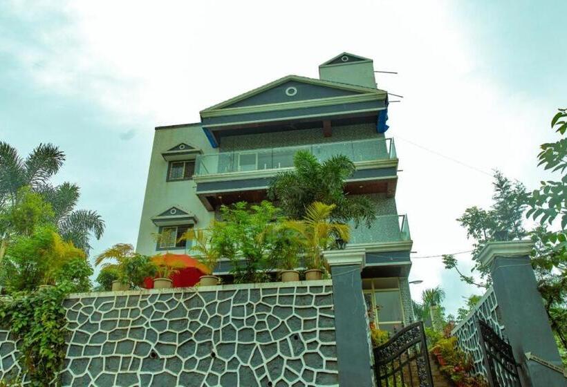 Отель Paras Palace