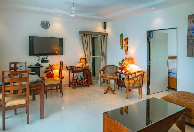 Отель Paras Palace