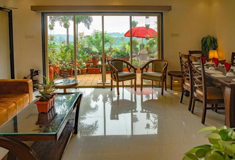 Отель Paras Palace