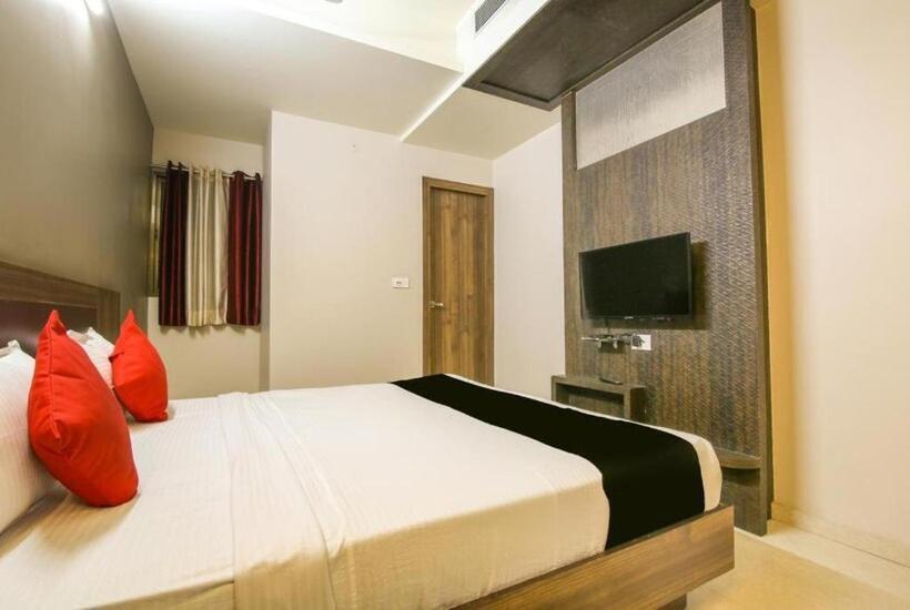 Отель Pratap International