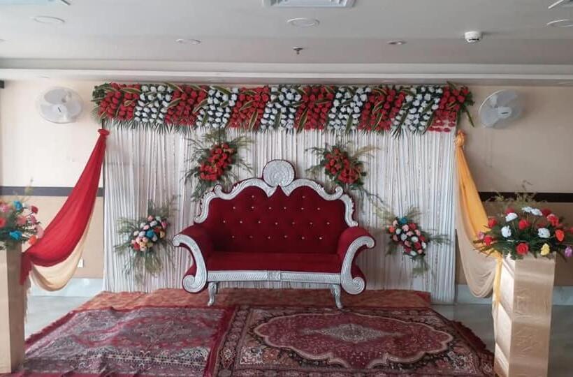 Отель Pratap International