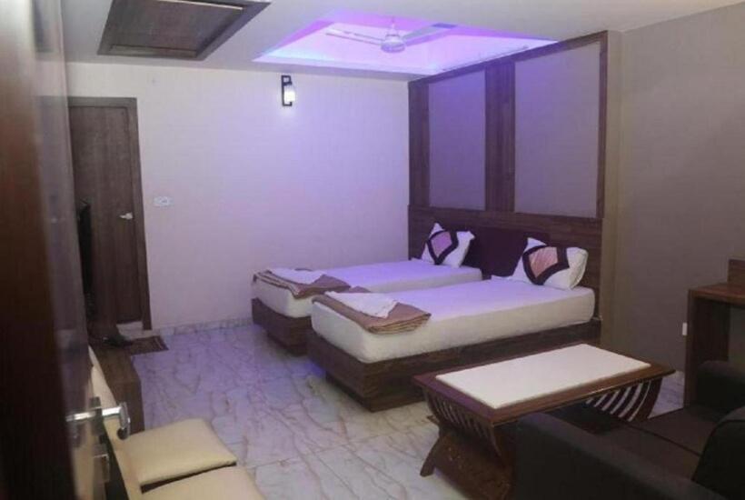 Отель Pratap International