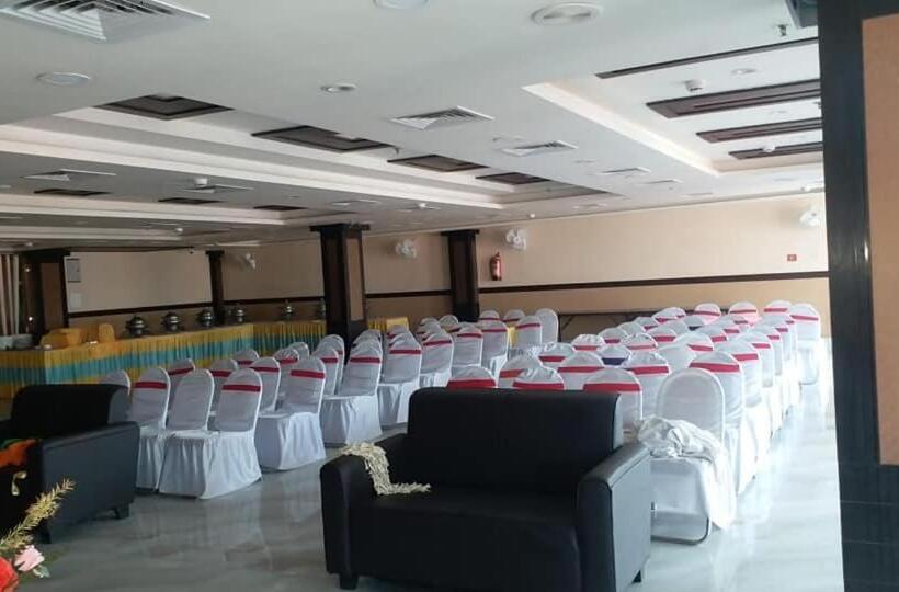 Отель Pratap International