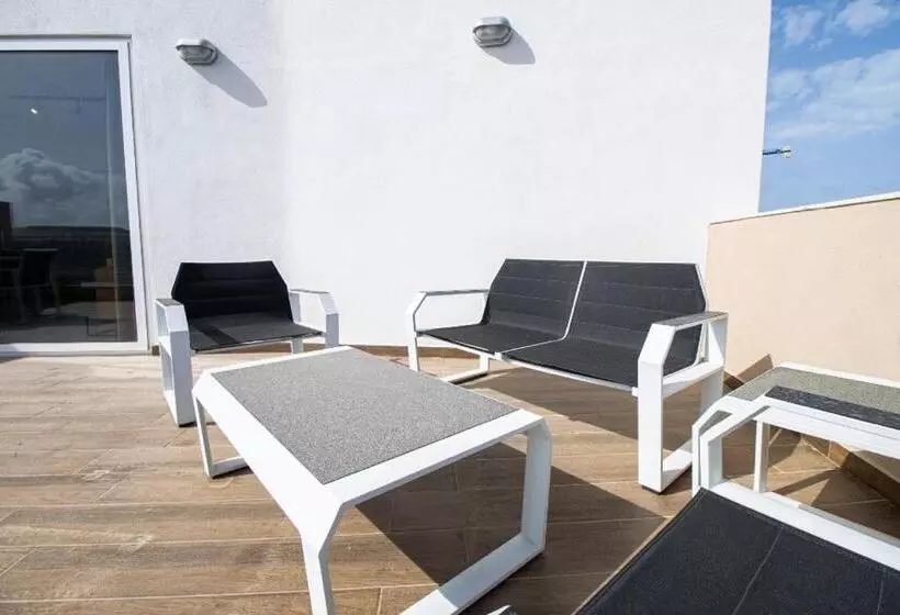 هتل Seafront Penthouse