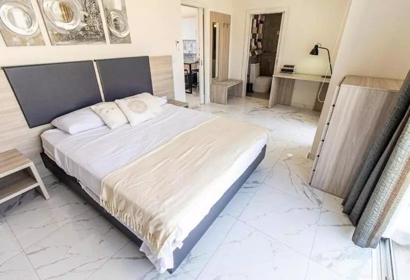 هتل Seafront Penthouse