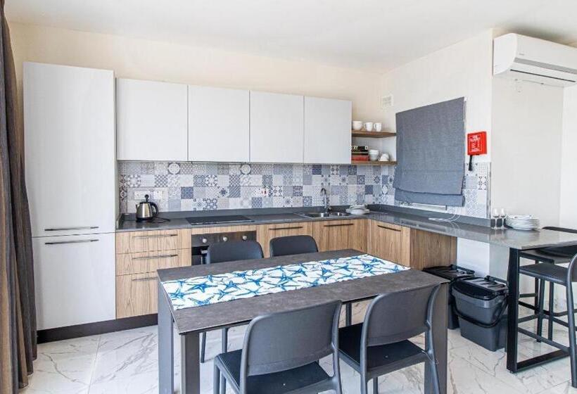 هتل Seafront Penthouse