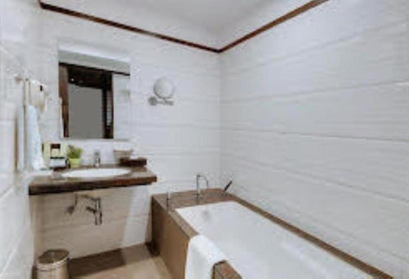 Hotel The Fern Residency Turbhe