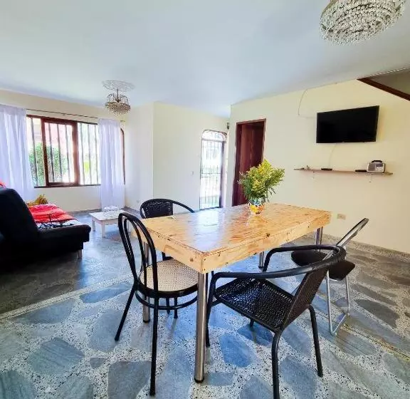 ペンション Hostal   Casa Rionegro