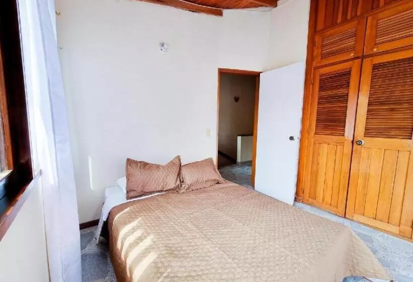 ペンション Hostal   Casa Rionegro