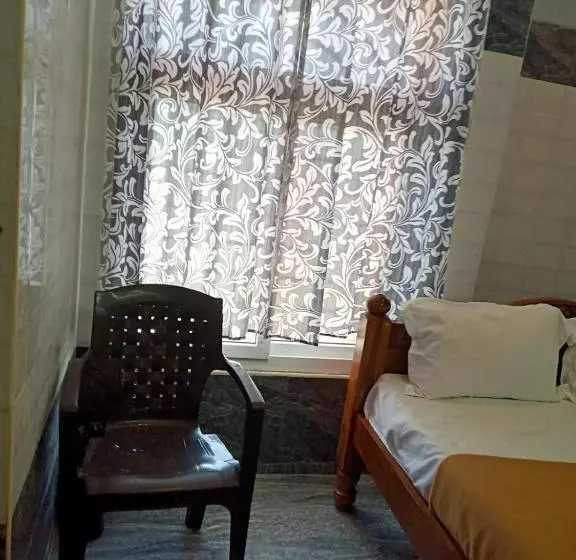 ペンション Paradise Auro Ghar Guest House