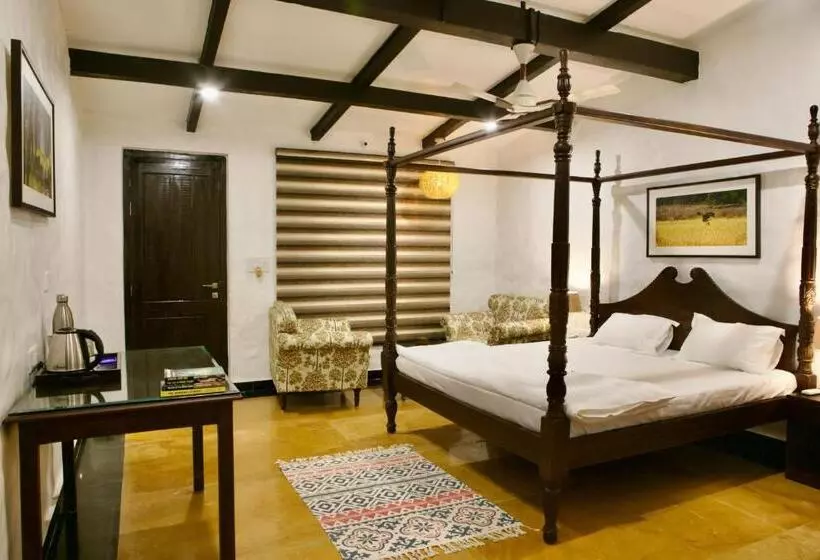 Lomakeskus Camp Tigerlily   Dudhwa