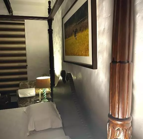 Lomakeskus Camp Tigerlily   Dudhwa