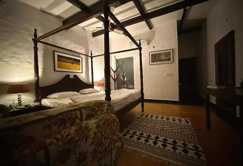 Lomakeskus Camp Tigerlily   Dudhwa