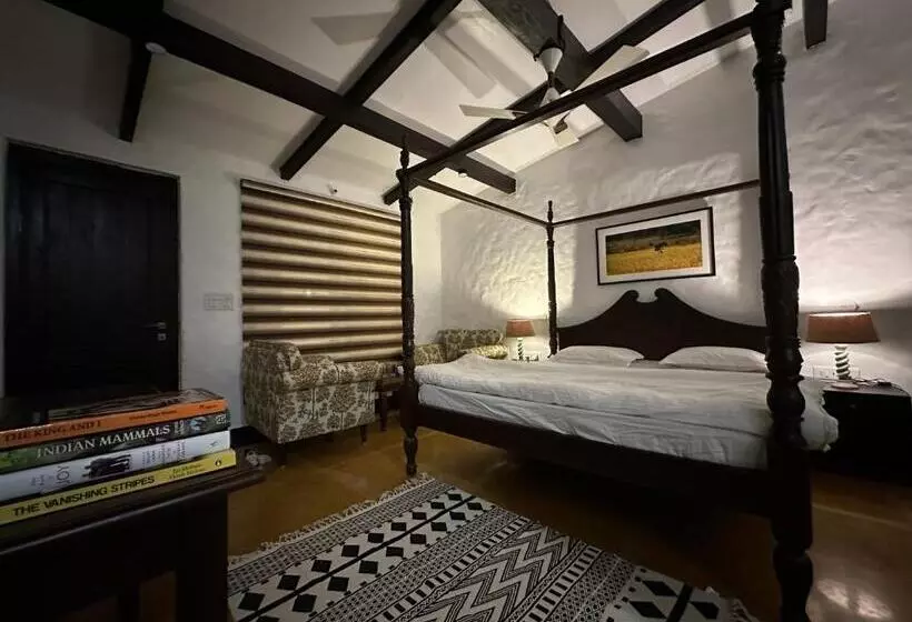 Lomakeskus Camp Tigerlily   Dudhwa