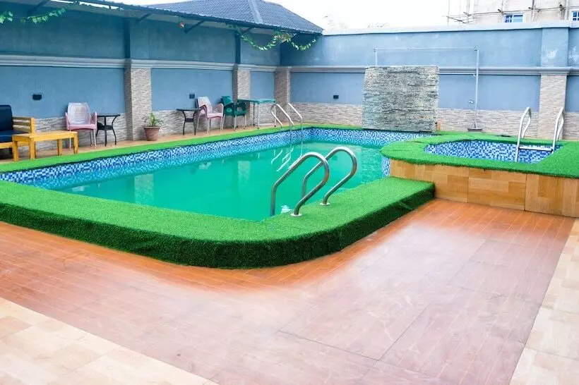 Agoms Hotel Owerri