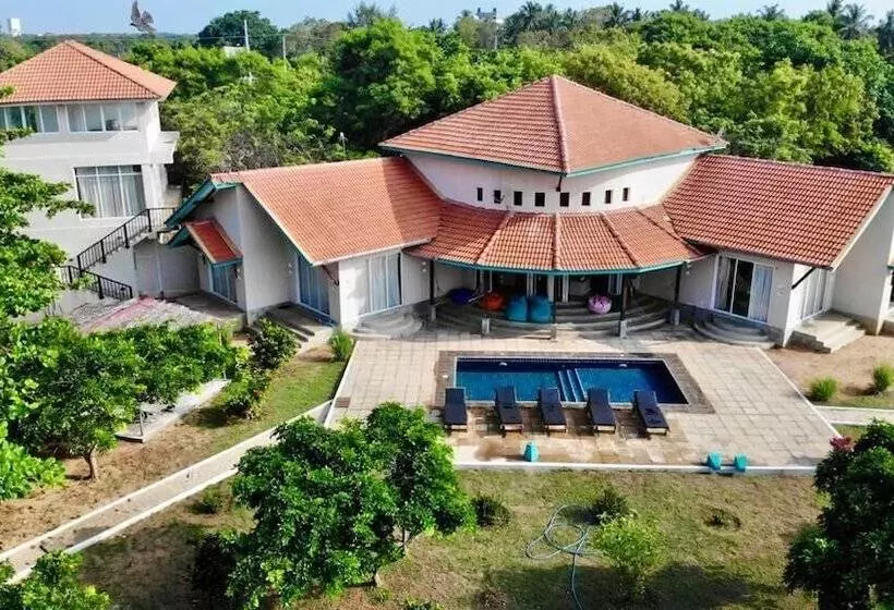 The Beach House By Kay Jay Hotels