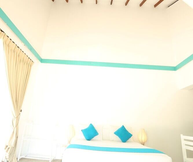 The Beach House By Kay Jay Hotels