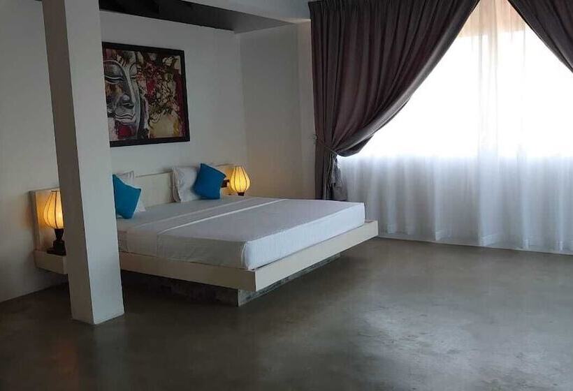 The Beach House By Kay Jay Hotels