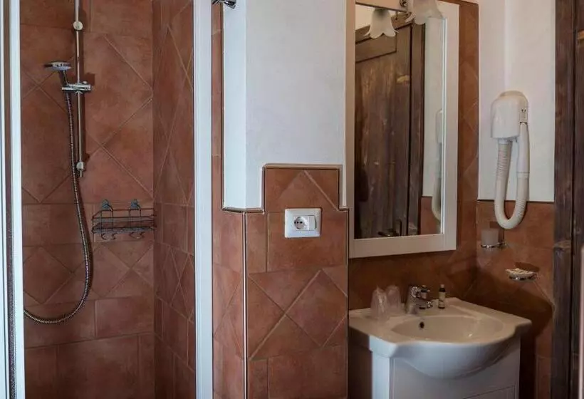 هتل La Rupe Dei Gabbiani