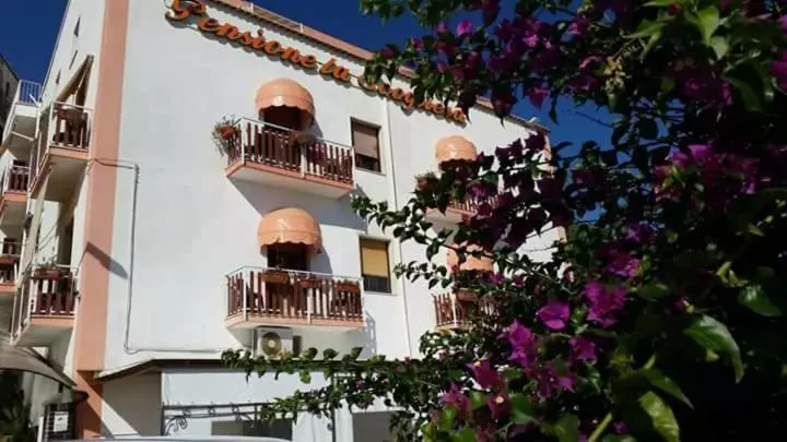 Hotelli La Scogliera