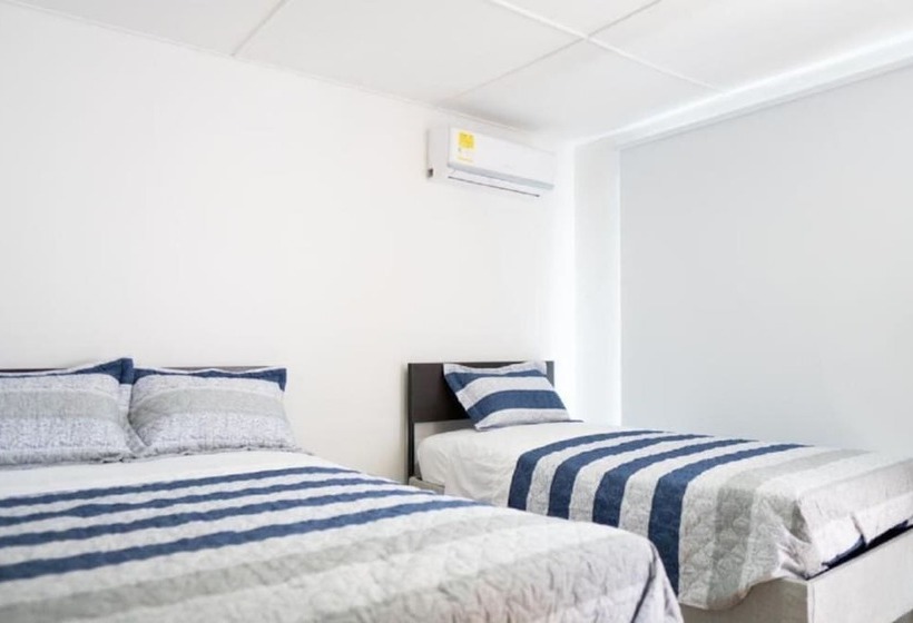 호텔 The American Corner Hostel & Gastro Bar