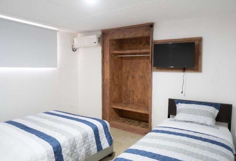 호텔 The American Corner Hostel & Gastro Bar