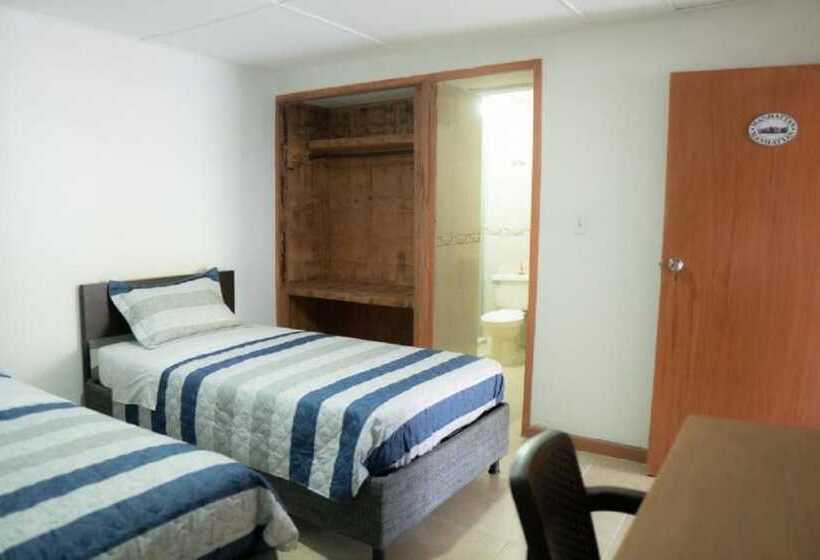 호텔 The American Corner Hostel & Gastro Bar