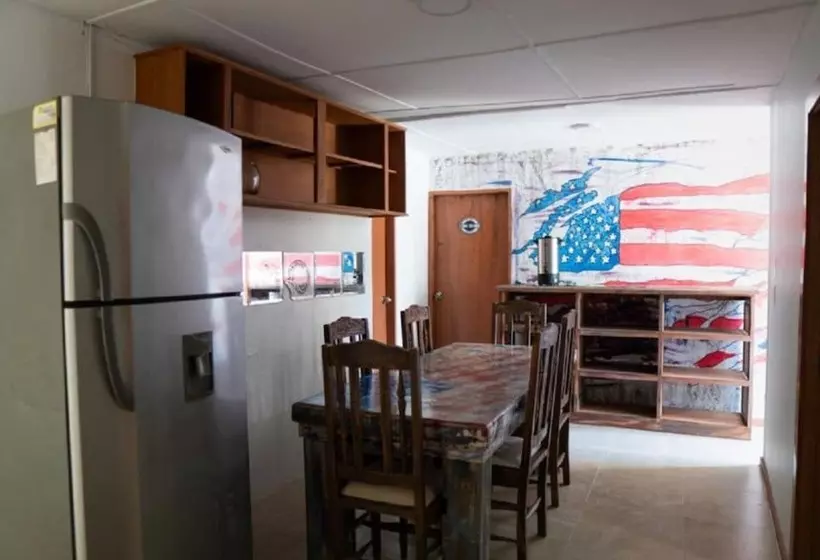 ホテル The American Corner Hostel & Gastro Bar