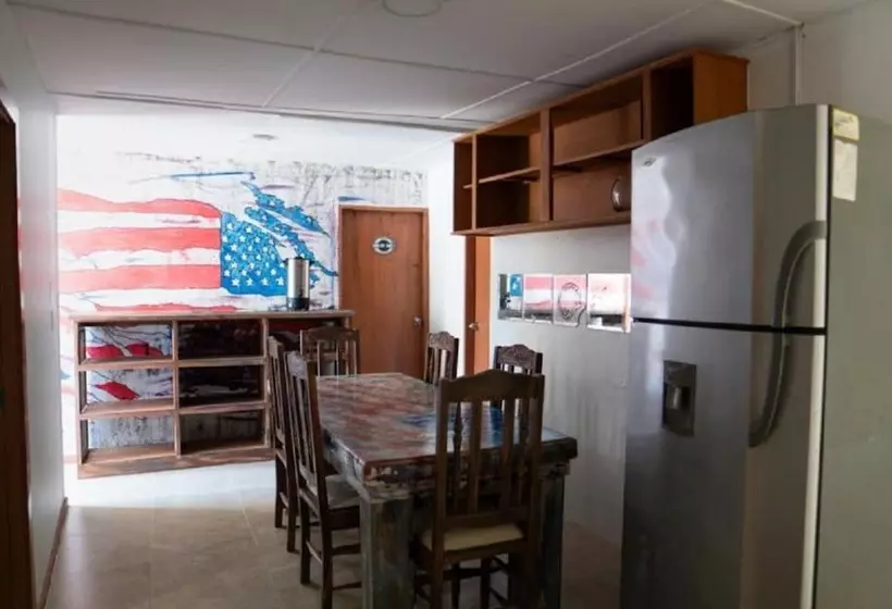 ホテル The American Corner Hostel & Gastro Bar