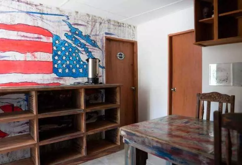 ホテル The American Corner Hostel & Gastro Bar