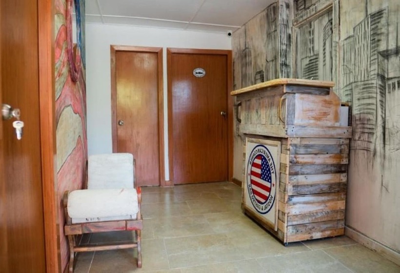 호텔 The American Corner Hostel & Gastro Bar