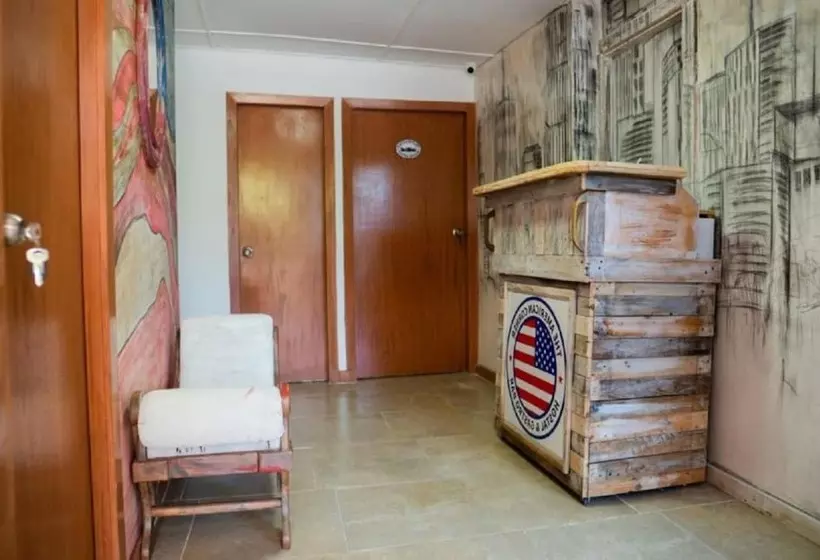 ホテル The American Corner Hostel & Gastro Bar