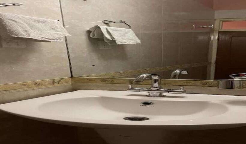 Merostay 101 Hotel Valley View Inn