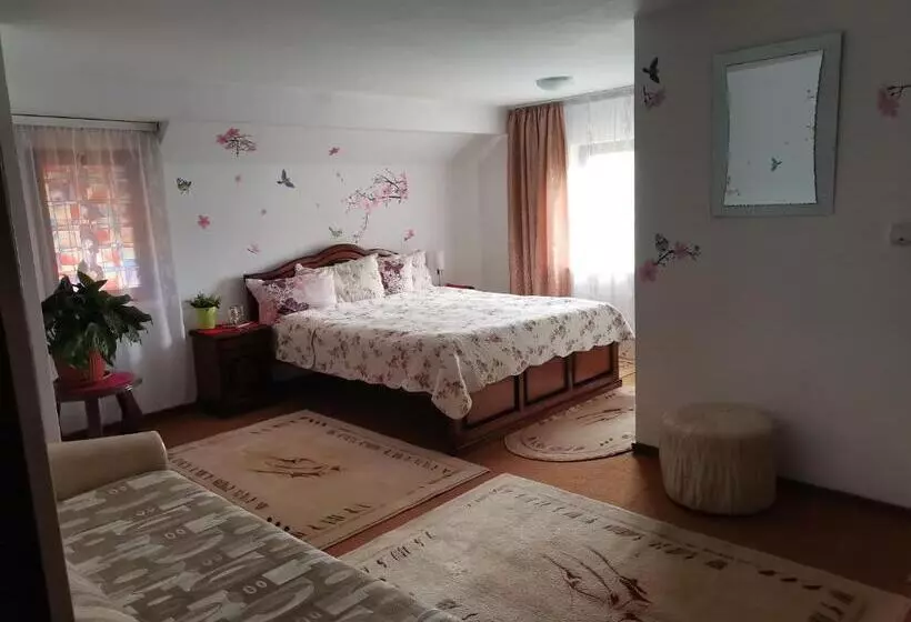 ペンション Flori De Bucovina