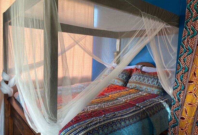 ペンション Howler House