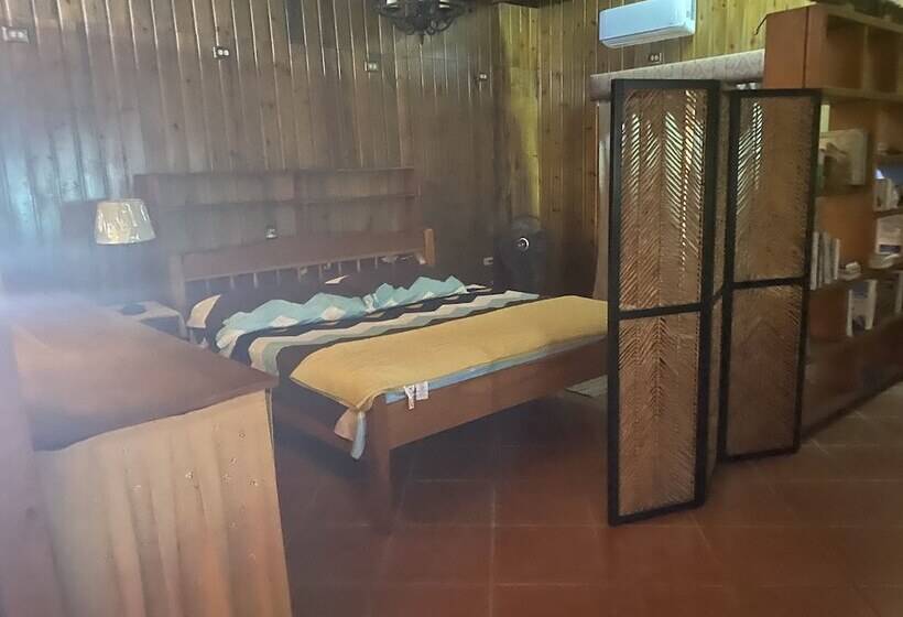 ペンション Howler House