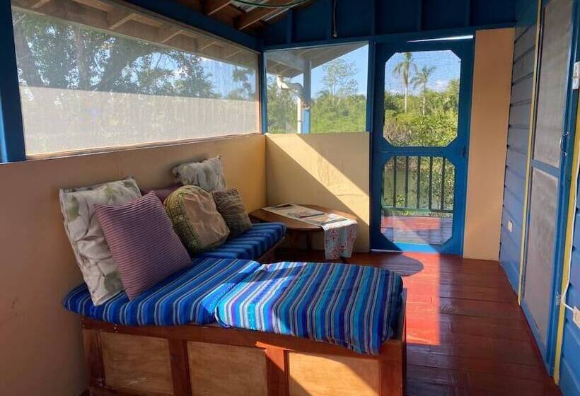 ペンション Howler House