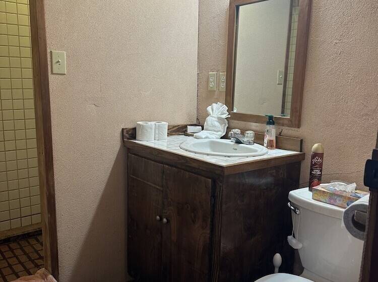 ペンション Howler House