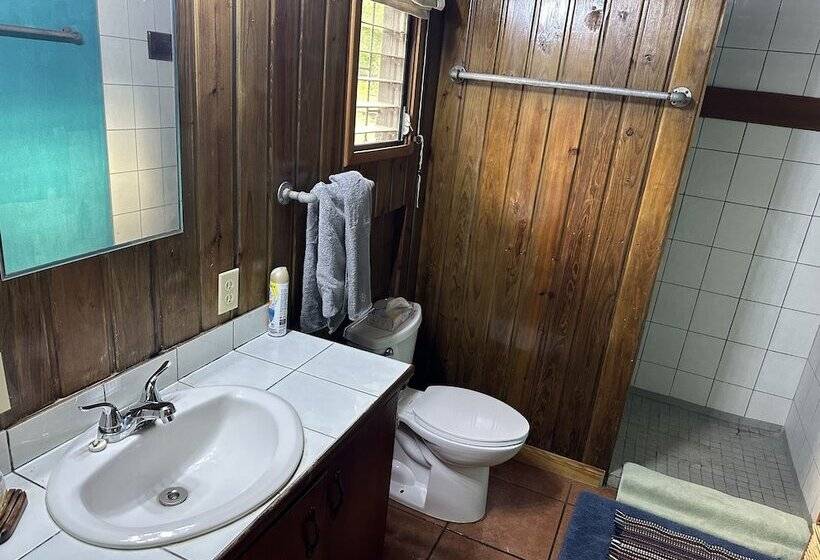 ペンション Howler House