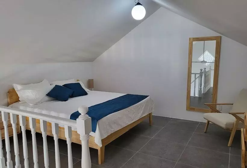 استراحتگاه Crawlbay Suites