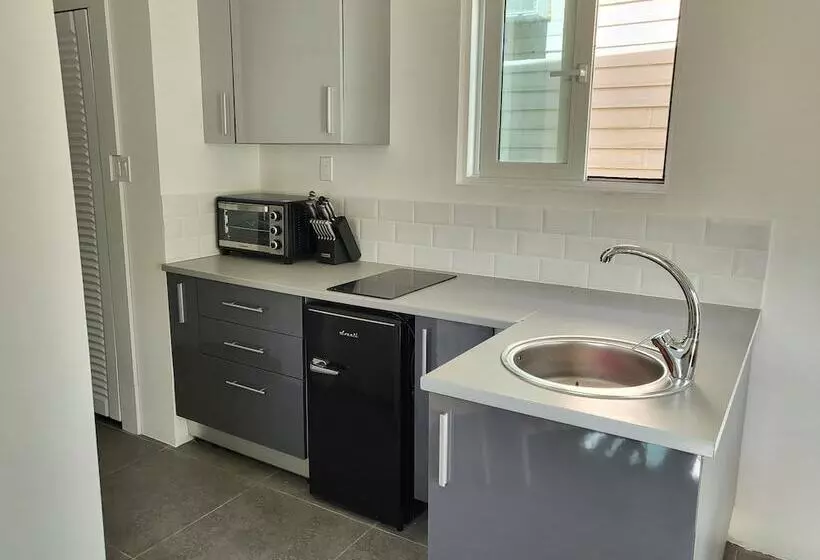 استراحتگاه Crawlbay Suites