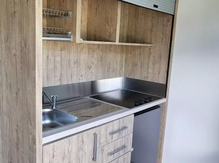 استراحتگاه Crawlbay Suites