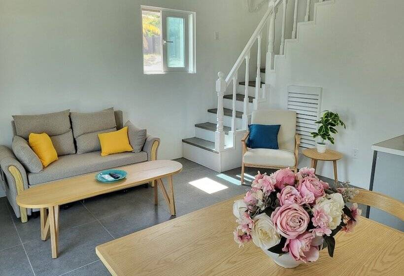 استراحتگاه Crawlbay Suites