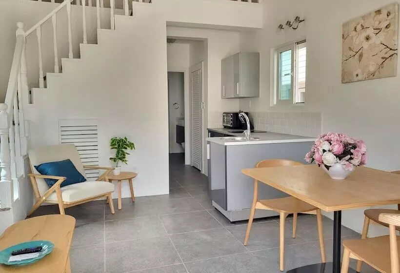 استراحتگاه Crawlbay Suites